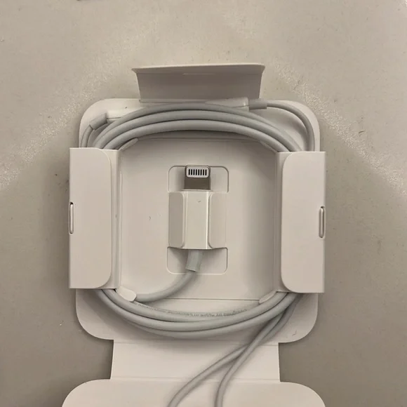 COPY - Apple EarPods Headphones with Lightning Connector (wired) - Picture 3 of 3
